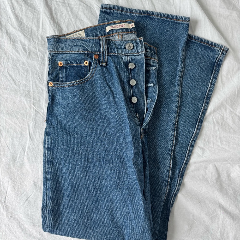 Levi's Women's Straight Leg Jeans in Mid Blue